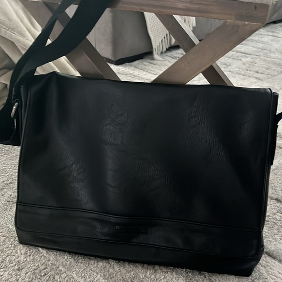 Kenneth Cole Computer/Tablet Bag - Picture 1 of 5